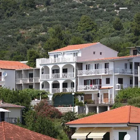 Guest house And With Parking Space Gradac, Makarska - 6660 Gradac (Split-Dalmatia)